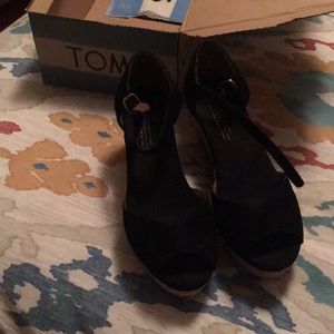 Toms wedges